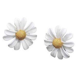 اقراط للنساء شكل وردة - ابيض